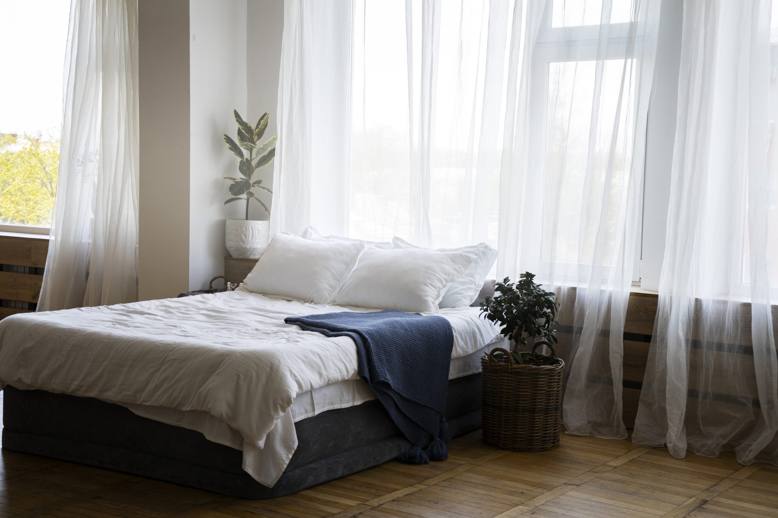 How to Decorate Living Room Curtains in the Home